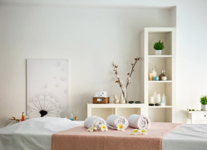 Health Pointe Jacksonville acupuncture and massage treatment room