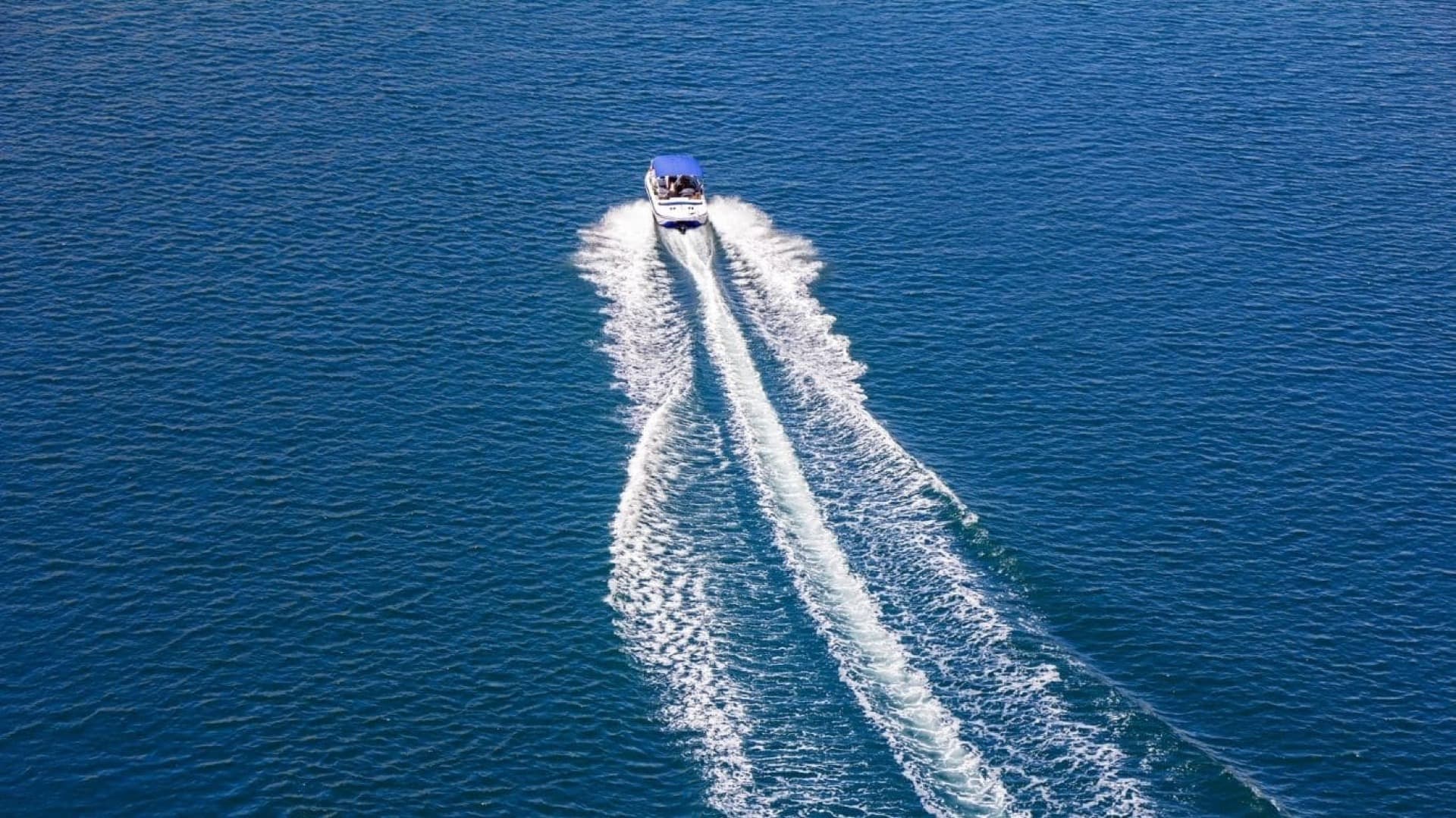Aerial view of a boat on the Intracoastal Waterway near Jacksonville, FL — Health Pointe Jacksonville acupuncture serves Intracoastal West patients
